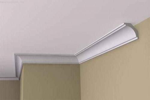 Как стыковать потолочный плинтус пвх. Способы стыковки и клейки потолочного плинтуса для натяжных потолков