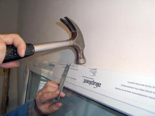 Установка пластиковых дверей своими руками. Установка пластиковых дверей: подготовительные работы