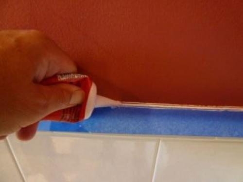 Потолочный плинтус в ванной комнате. Советы, как выбрать плинтус в ванную комнату и туалет 13