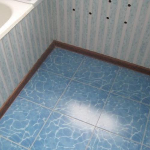 Потолочный плинтус в ванной комнате. Советы, как выбрать плинтус в ванную комнату и туалет 17