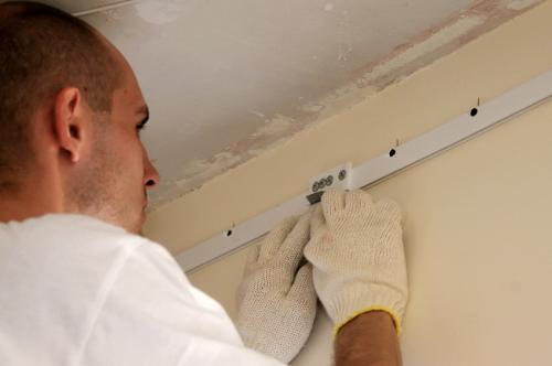 Монтаж алюминиевого профиля для натяжного потолка. Виды потолочных профилей для натяжных потолков