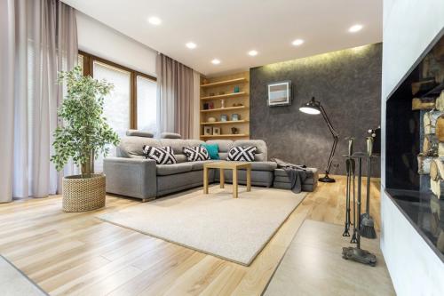 Плинтус потолочный полиуретановый и напольный. Сферы применения 19 Плинтус потолочный полиуретановый и напольный. Сферы применения 19