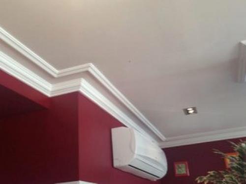 Полиуретановый багет на натяжном потолке. Зачем нужен плинтус 22 Полиуретановый багет на натяжном потолке. Зачем нужен плинтус 22