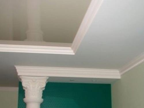 Полиуретановый багет на натяжном потолке. Зачем нужен плинтус 16 Полиуретановый багет на натяжном потолке. Зачем нужен плинтус 16