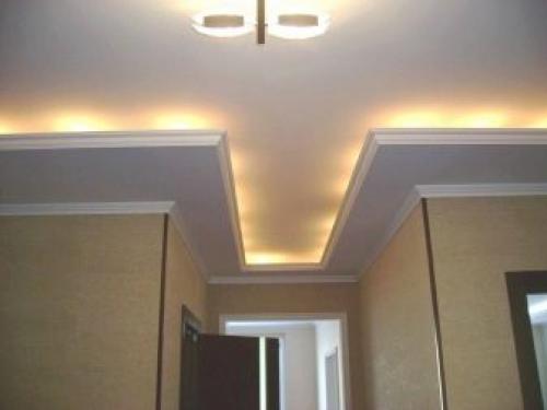 Полиуретановый багет на натяжном потолке. Зачем нужен плинтус 21 Полиуретановый багет на натяжном потолке. Зачем нужен плинтус 21