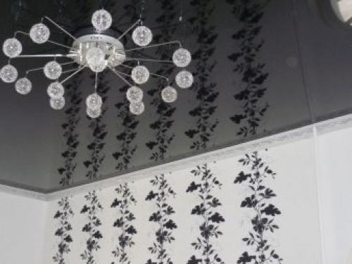 Полиуретановый багет на натяжном потолке. Зачем нужен плинтус 13 Полиуретановый багет на натяжном потолке. Зачем нужен плинтус 13