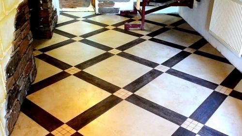 Укладка плитки с запилом под 45 градусов. Какие инструменты используются для затачивания торцов кафеля под 45 градусов? 06 Укладка плитки с запилом под 45 градусов. Какие инструменты используются для затачивания торцов кафеля под 45 градусов? 06