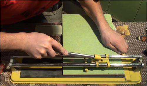 Как пилить плитку по.  Как правильно подрезать плитку под 45 градусов? 07