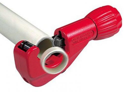 Как ровно отрезать трубу ножовкой. Какие существуют инструменты