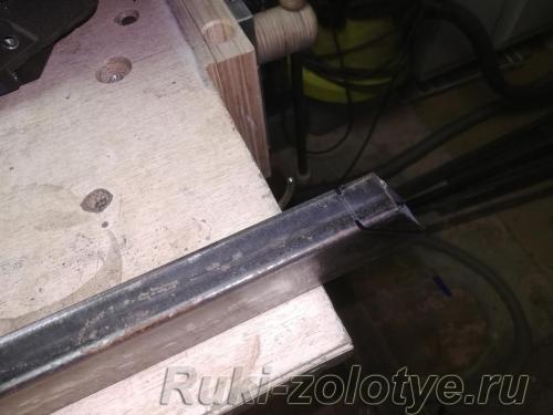 Как разрезать профильную трубу по длине. Как ровно отрезать профильную трубу болгаркой 07