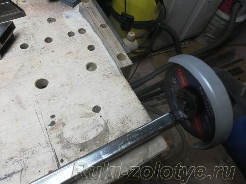 Как разрезать профильную трубу по длине. Как ровно отрезать профильную трубу болгаркой 08