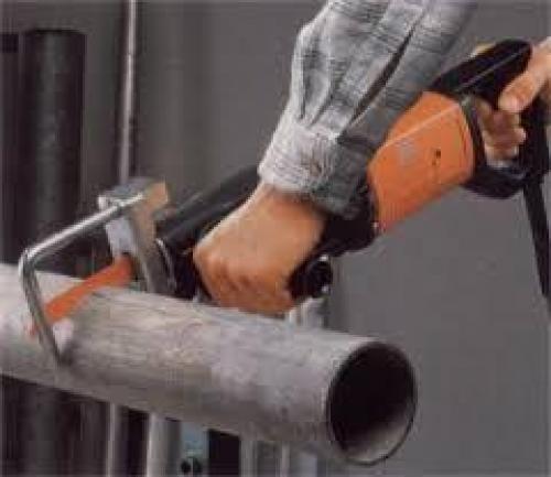 Как срезать старые трубы отопления. Как аккуратно демонтировать отопительную систему из металлических толстых труб, не повредив ремонт?