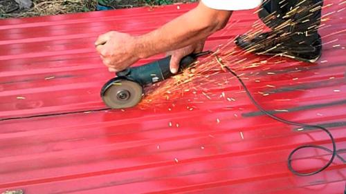 Cutting Sheet Metal Grinder резка профнастила болгаркой. Особенности использования болгарки 01 Cutting Sheet Metal Grinder резка профнастила болгаркой. Особенности использования болгарки 01
