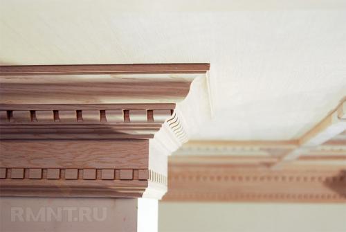 Чем и как резать углы потолочного плинтуса и напольного. Виды потолочных и напольных плинтусов, выбор инструментов 01 Чем и как резать углы потолочного плинтуса и напольного. Виды потолочных и напольных плинтусов, выбор инструментов 01